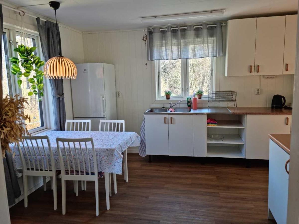 Charmigt Hus Pa Landet Naera Till Bad Strömstad Exterior foto